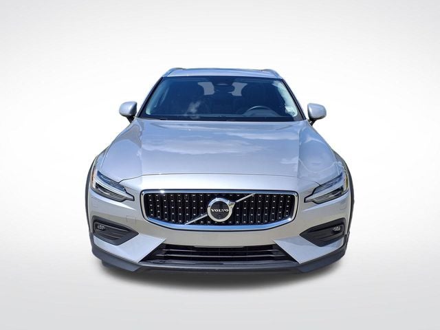 2025 Volvo V60 Cross Country